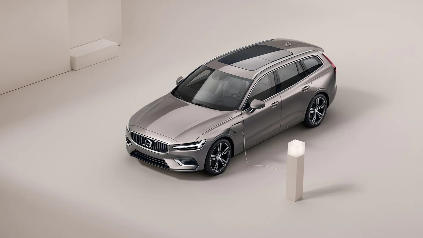 Volvo v60 cross country store plug in hybrid