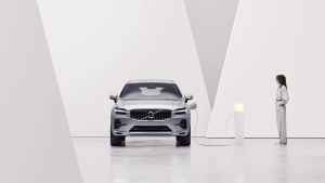 Volvo XC60 Recharge T8 AWD รถยนต์เอนกประสงค์ SUV พลังงาน Plug-in Hybrid รุ่นยอดนิยมของทางค่าย 