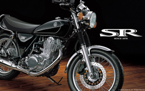 Yamaha SR400 รถจักรยานยนต์รุ่นตำนานของแบรนด์ ที่มีเสียงเครื่องยนต์เป็นเอกลักษณ์
