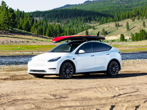 Tesla Model Y ปี 2022 รถยนต์ Compact Car สไตล์ Hatchback จากแบรนด์ที่ได้รับการยอมรับว่า เป็นผู้ที่ผลิตรถยนต์พลังงาน EV ได้ดีที่สุด