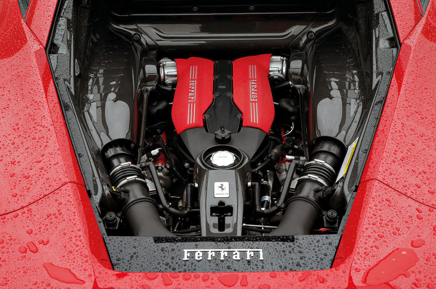 Ferrari 488 GTB Super Car คลาส GT กับหัวใจ V8 เบนซินทวินเทอร์โบ ที่มาแทนที่เครื่องยนต์ V12 N/A 12