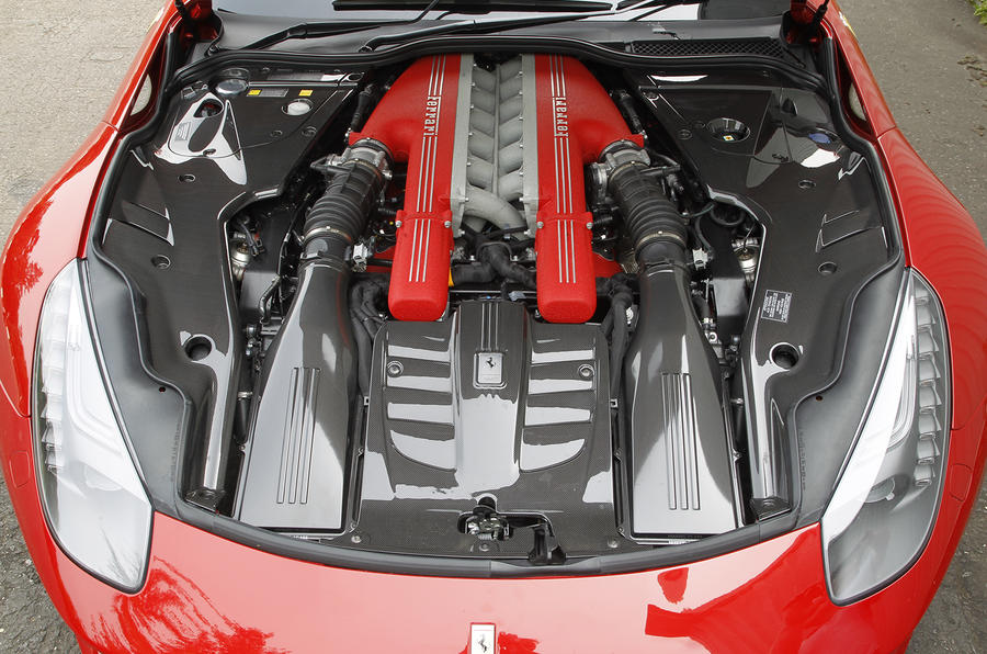 Ferrari F12 Berlinetta รถยนต์ Super Car เครื่องยนต์วางหน้า รุ่นที่ขายดีที่สุดของแบรนด์ม้าลำพอง9